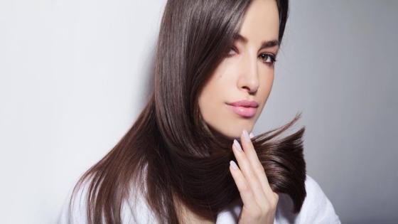 أفضل 10 علاجات لتقصف الشعر من الشديد ومن الأمام